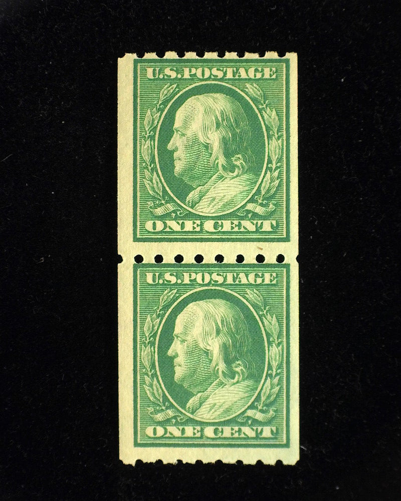 #390 1c Franklin Fresh vertical pair. Mint F NH - US Stamp