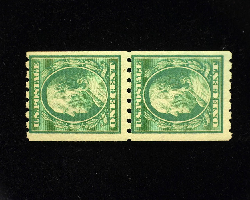 #390 Fresh vertical pair. Mint F NH - US Stamp