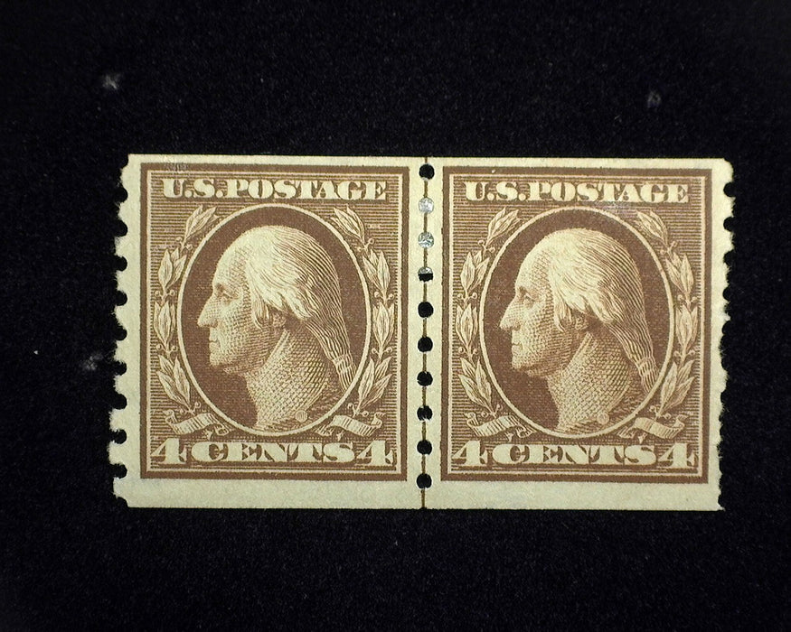 #395 4c Washington Fresh guide line pair. Chewed perfs at right. Mint VF H US Stamp