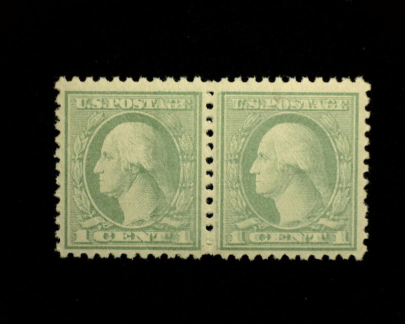 #525 1c Green horizontal pair with double impression on right stamp. Nice combo Cat $90.00 Mint F/VF NH US Stamp